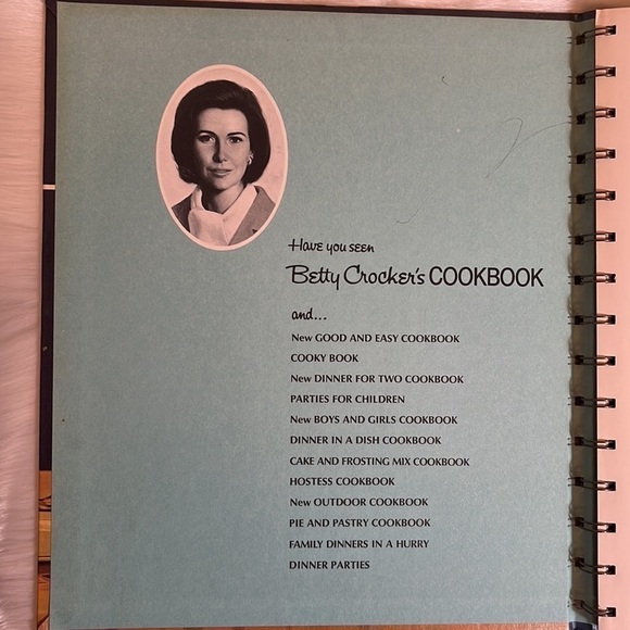 VINTAGE Betty Crocker Cookbook Set - Picture 5 of 10